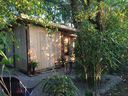 Cabane Insolite avec spa privatif dans le Lot, Hôtel à Livernon