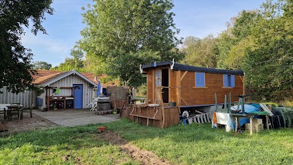 zenzela guest house cafe, Hôtel à Naujac-sur-Mer