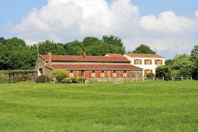 Hotel-Restaurant Inn Of The Sewing, Hôtel à Pouzauges