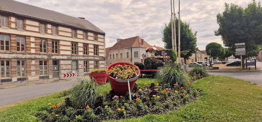 Logis Hôtel le Thibault IV, Hôtel à Blancs-Coteaux