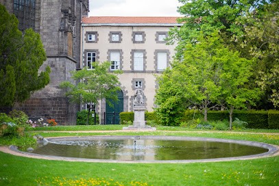 L'hellenid, Hôtel à Riom