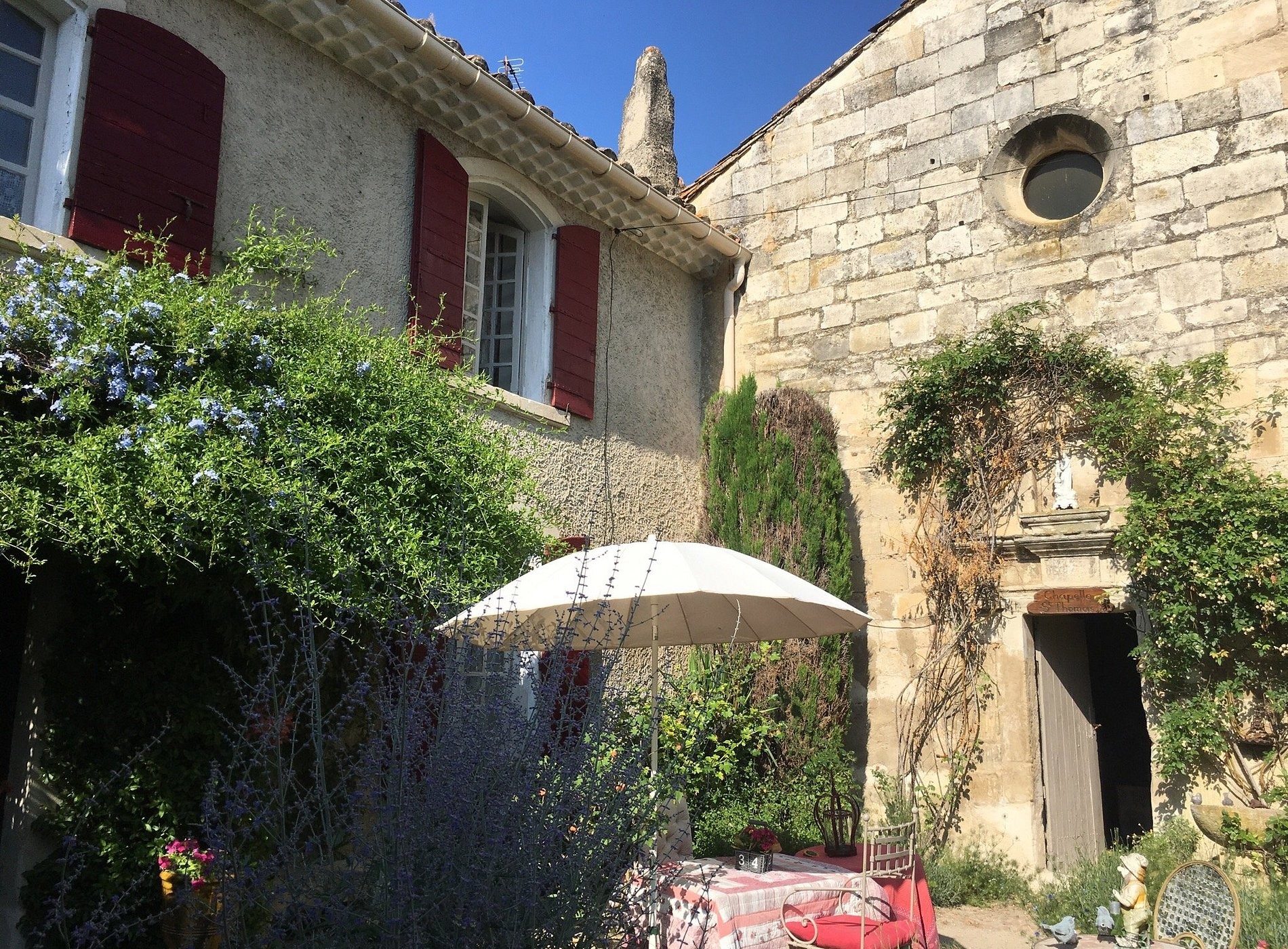 Le Presbytere En Provence, Hôtel à Saint-Étienne-du-Grès