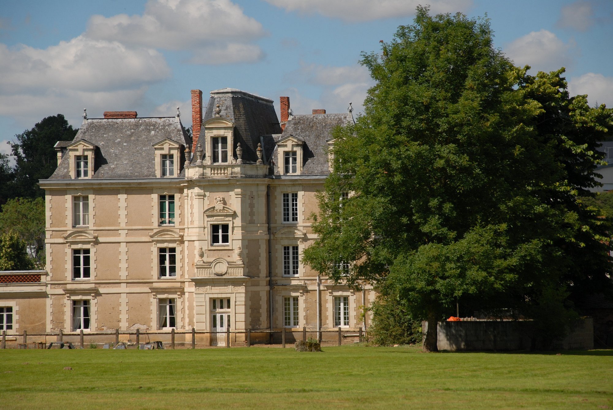 Château De Mirvault - Chambres D'hôtes, Hôtel à Château-Gontier-sur-Mayenne