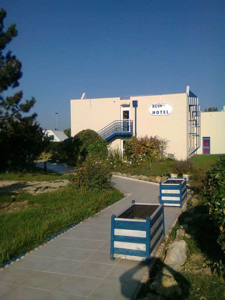 Rev'Hôtel Coignières Maurepas, Hôtel à Coignières