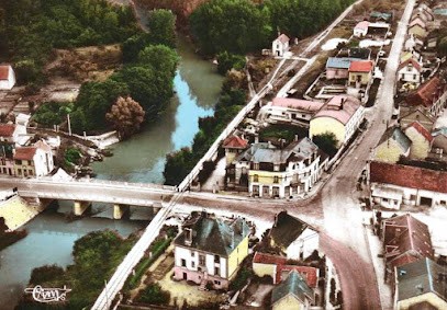 Hotel Du Cheval Blanc, Hôtel à Neufchâtel-sur-Aisne