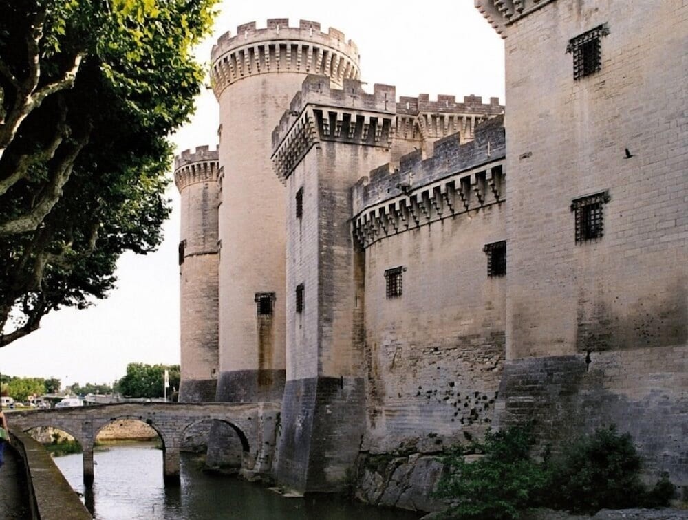 Le Provençal, Hôtel à Tarascon