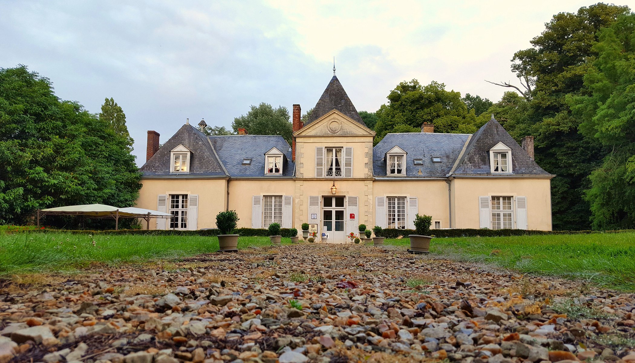Logis Hôtel Domaine De Chatenay Hôtel à Saint-Saturnin
