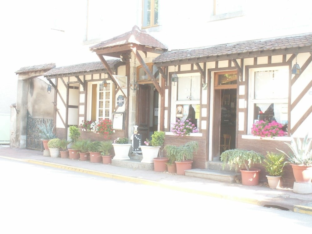 Auberge des Voyageurs, Hôtel à Saint-Germain-Laval