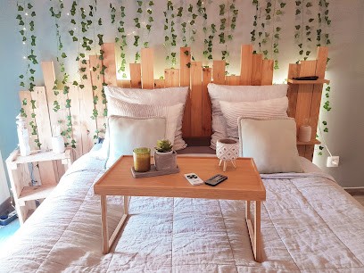 Fraisier, Hotel Artres - Valenciennes, Hôtel à Quérénaing