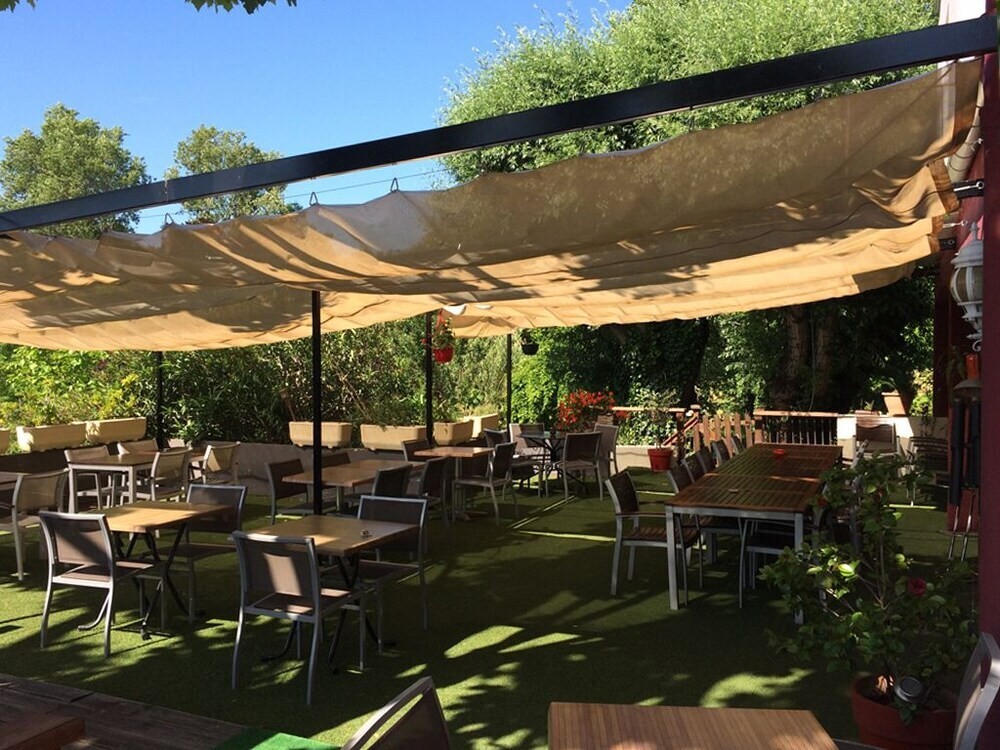 Le Robinson : Hôtel | Restaurant | Terrasse | Piscine, Hôtel à Pierrelatte