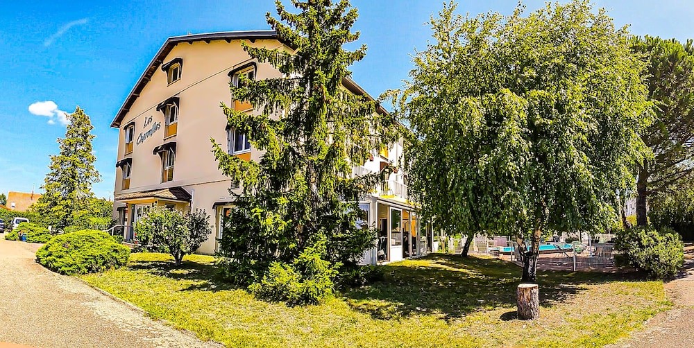 Logis Hôtel les Charmilles, Hôtel à Lux