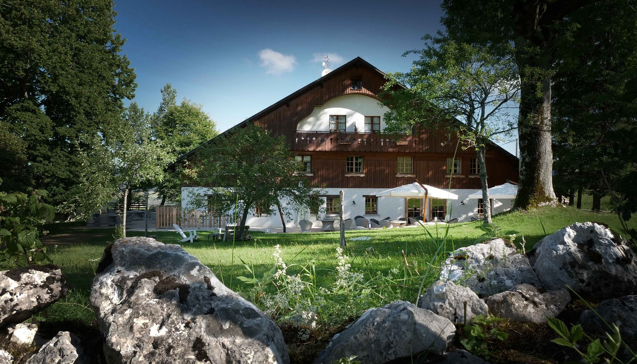 Hôtel Restaurant Le Tillau, Hôtel à Verrières-de-Joux