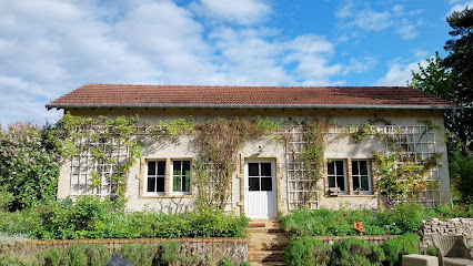 Gîte La Cour Cachée, Hôtel à Saulx-lès-Champlon