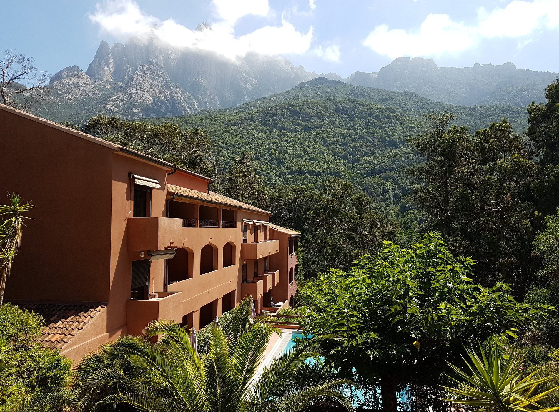 Hôtel CORSICA, Hôtel à Ota