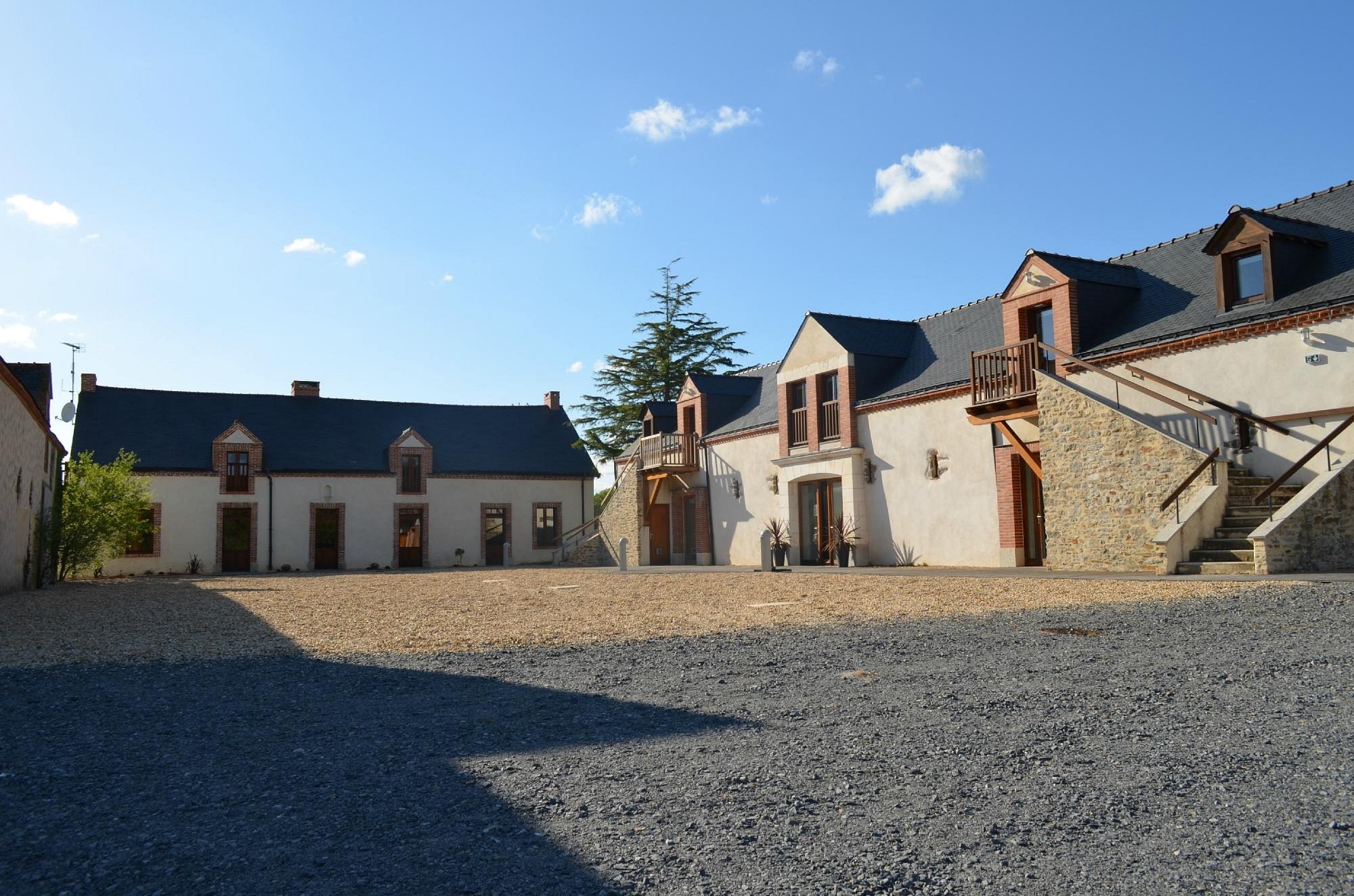 Hôtel Logis La Ferme Du Blanchot, Hôtel à Crossac