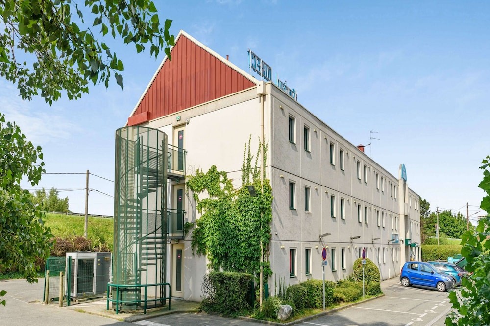 Kyriad Direct Annemasse - Genève, Hôtel à Gaillard