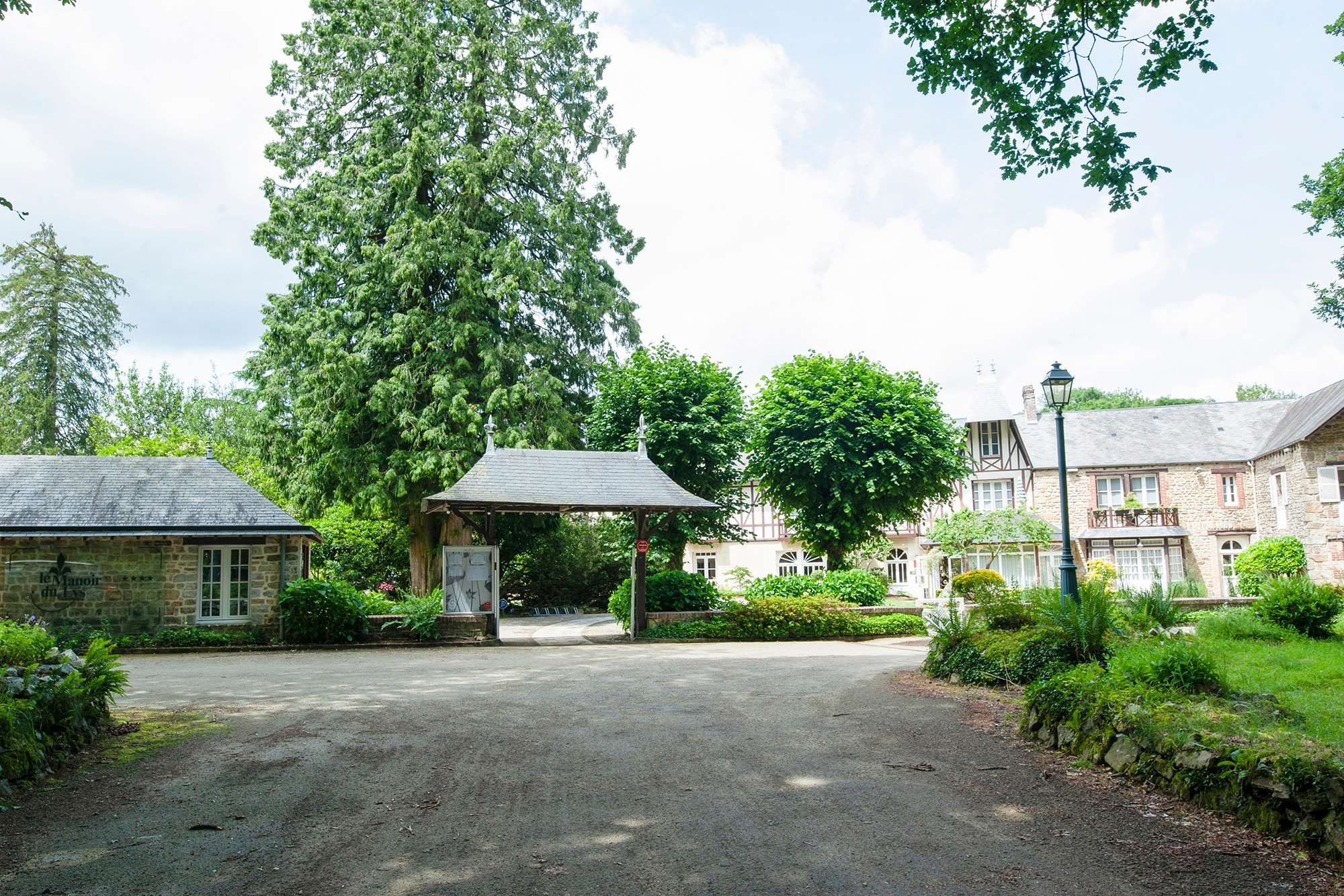 Le Manoir Du Lys, Hôtel à Juvigny Val d'Andaine