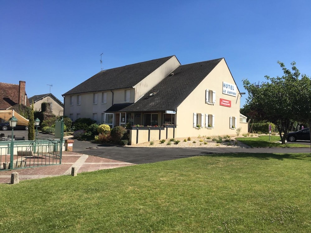 Hôtel Le Dauphin, Hôtel à Saint-Denis-de-l'Hôtel