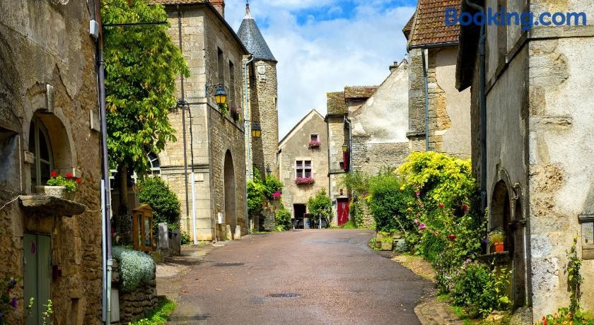 La Suite des Prés Verts | Week-end Romantique avec Jacuzzi® Privatif, Hôtel à Arconcey