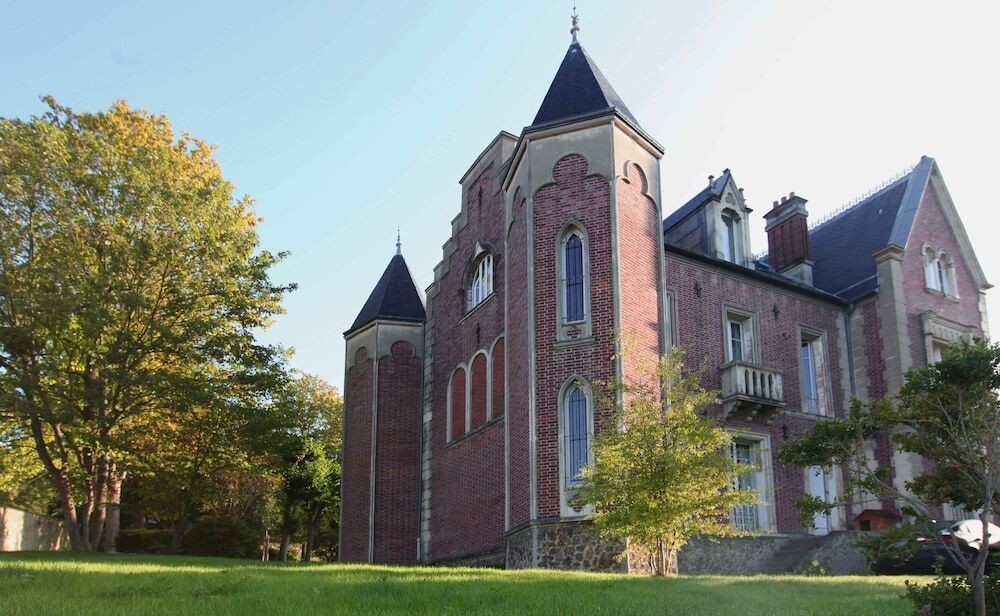 Les Tourelles De Thun:Chambre D'hôtes/relai étape/table D'hôtes Paris Ouest Yvelines Proche Paris, Hôtel à Meulan-en-Yvelines