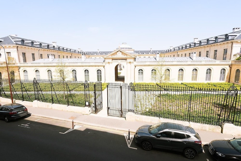Hôtel Des Lys, Hôtel à Versailles