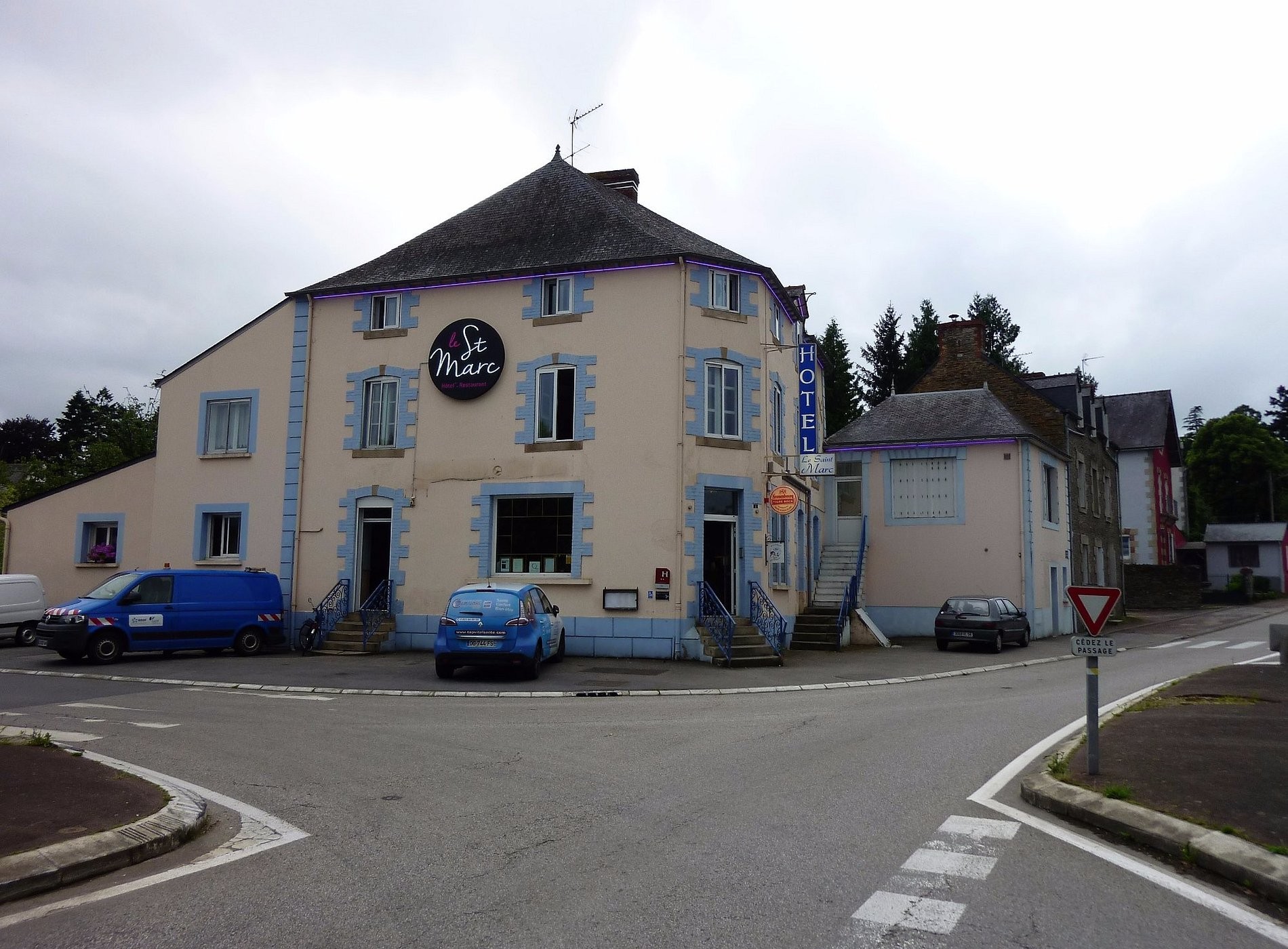 Le Saint-Marc - Hôtel Restaurant Traiteur, Hôtel à Ploërmel