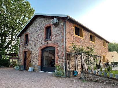La Grange aux hirondelles - Gîte et Chambre d'Hôtes, Hôtel à Commelle-Vernay