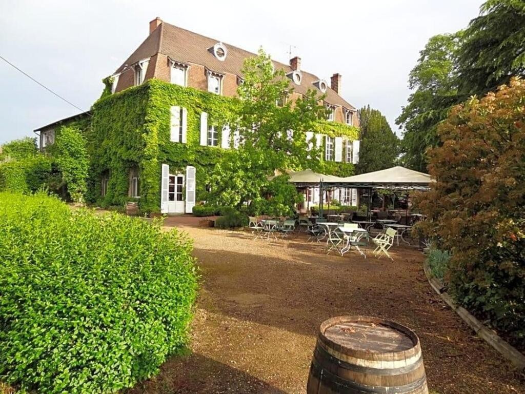 Château De La Barge, Hôtel à Crêches-sur-Saône