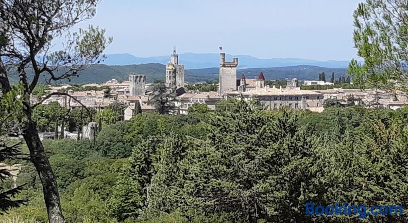 Le Mas De Tiomka, Hôtel à Saint-Maximin