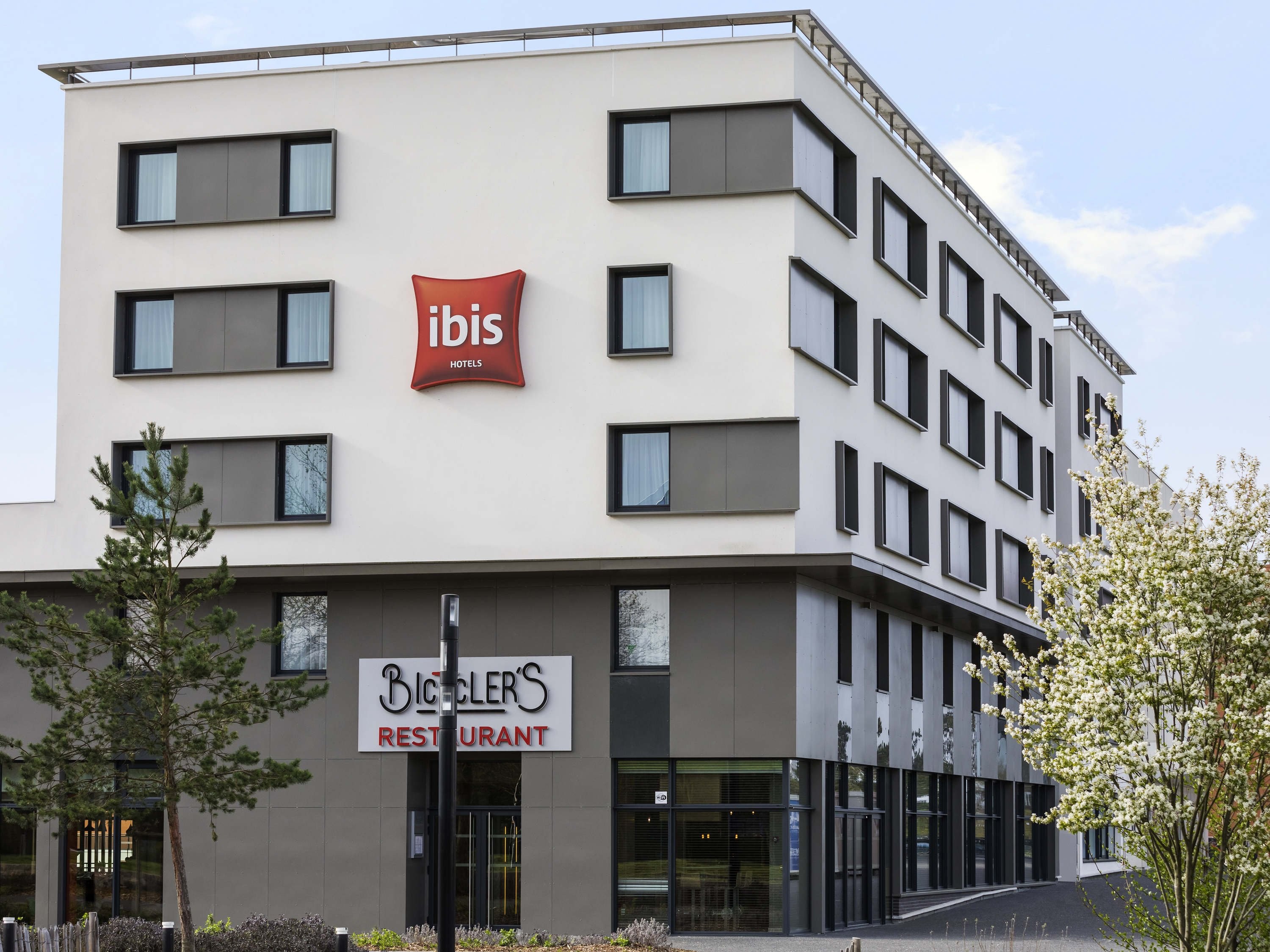 Ibis Saint-Quentin-en-Yvelines Vélodrome, Hôtel à Montigny-le-Bretonneux