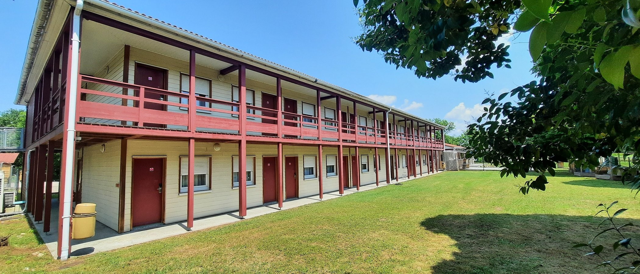 LEMAND HOTEL, Hôtel à Villefontaine