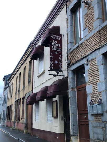 Les Dames de Meuse, Hôtel à Givet