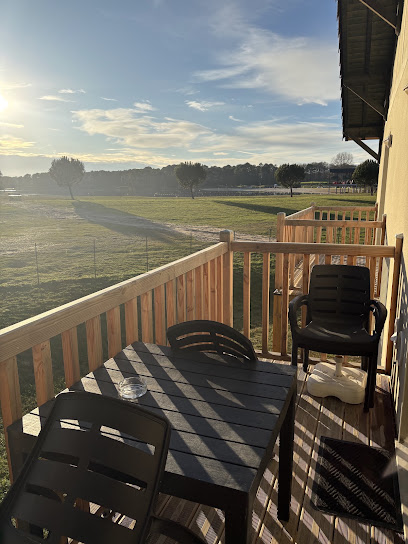 La Suite Du Lac 22H22, Hôtel à Casteljaloux