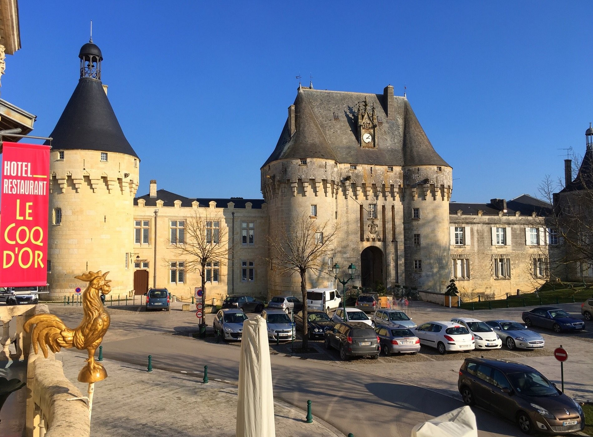 Hostellerie Du Coq D'Or, Hôtel à Jonzac