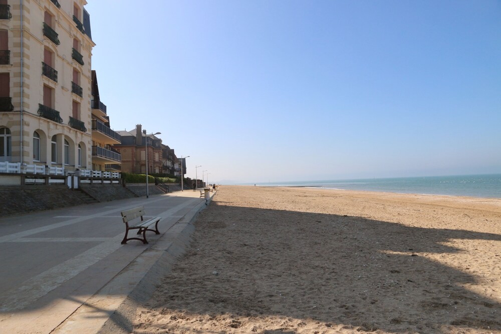 Villa Les Bains, Hôtel à Houlgate