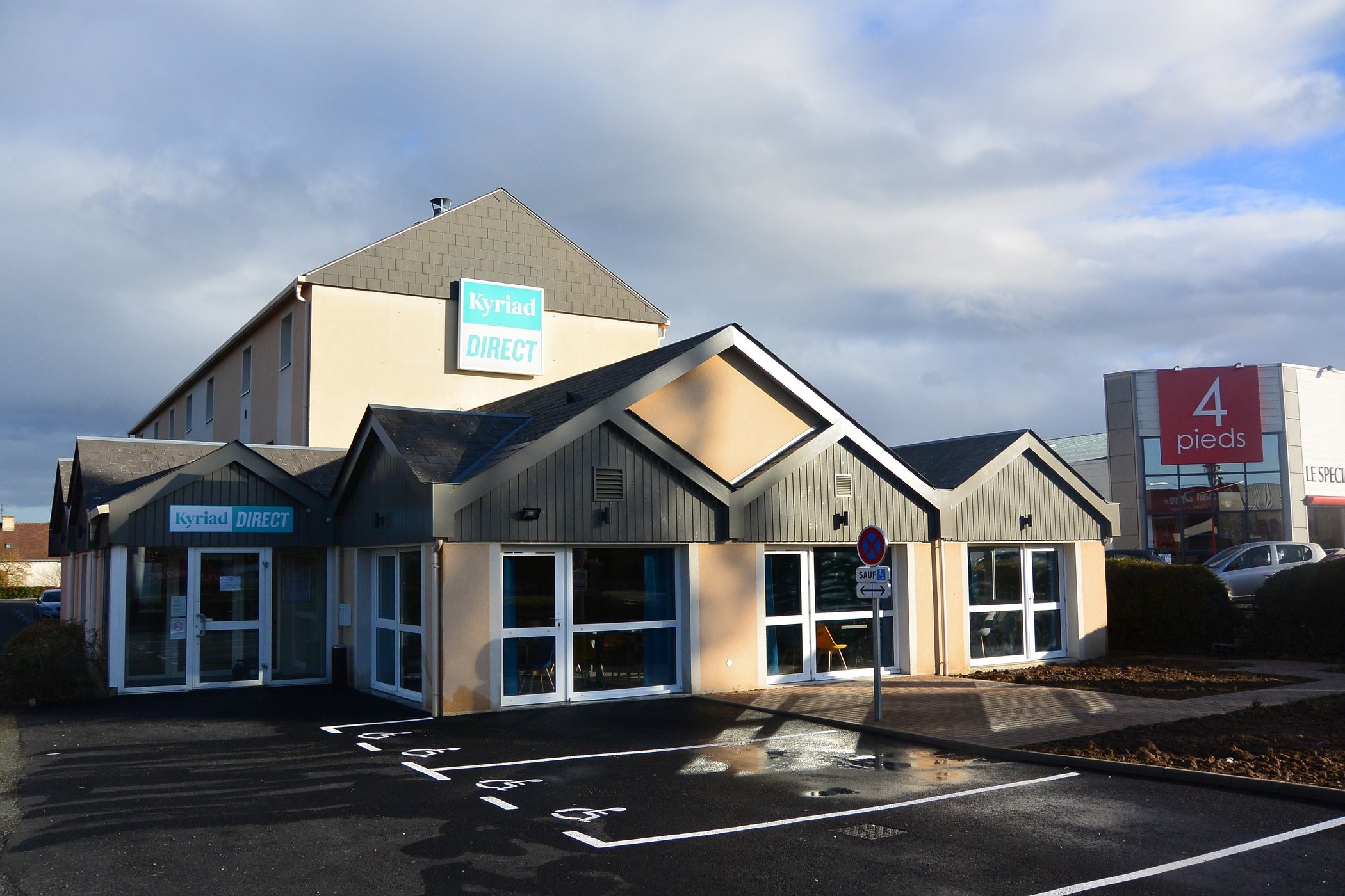 Kyriad Direct Tours Sud Chambray Lès Tours, Hôtel à Chambray-lès-Tours