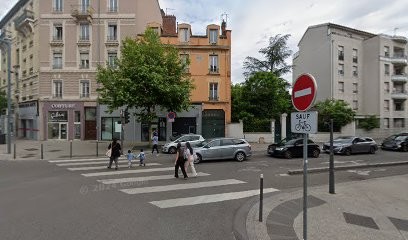 Kârma Hôtel, Hôtel à Villeurbanne