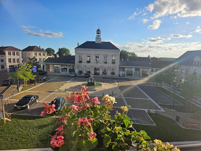 Hôtel Du Commerce-Restaurant Au Couteau, Hôtel à Nogent