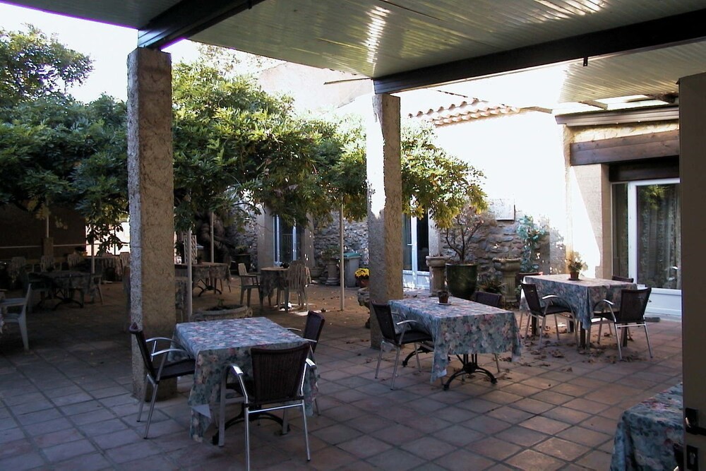 Auberge Du Moulin De La Tave, Hôtel à Laudun-l'Ardoise