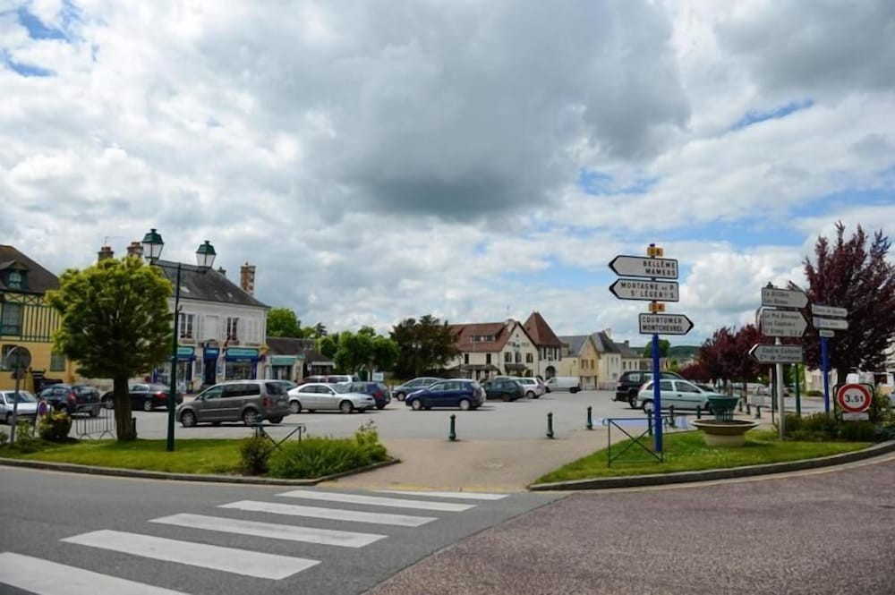 Hostellerie De La Poste, Hôtel au Mêle-sur-Sarthe