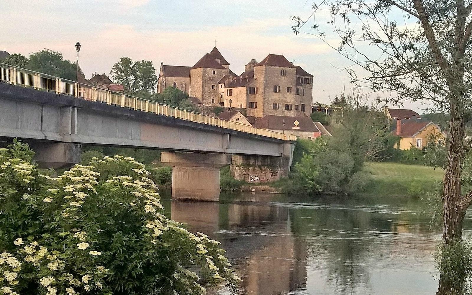 Hôtel Restaurant La Terrasse, Hôtel à Meyronne