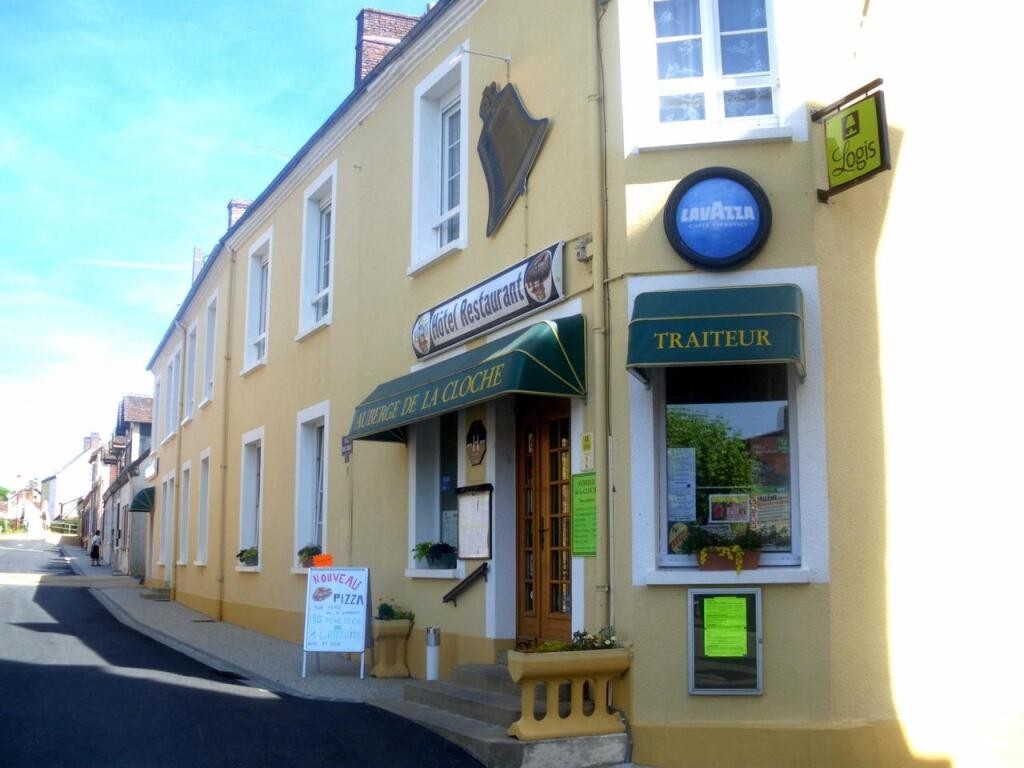 Auberge De La Cloche, Hôtel à Val-au-Perche