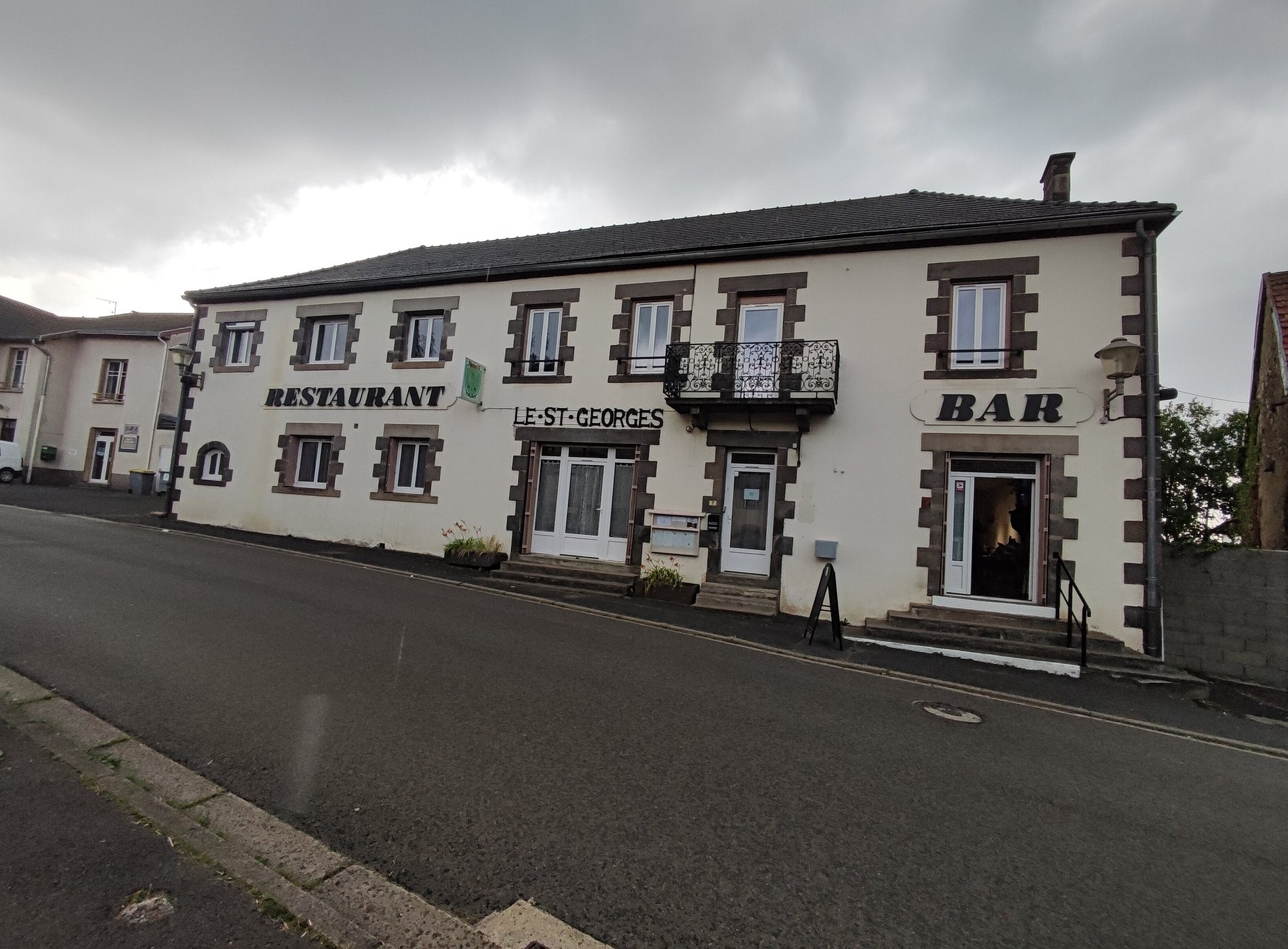 Logis Auberge Le Saint Georges, Hôtel à Saint-Georges-de-Mons