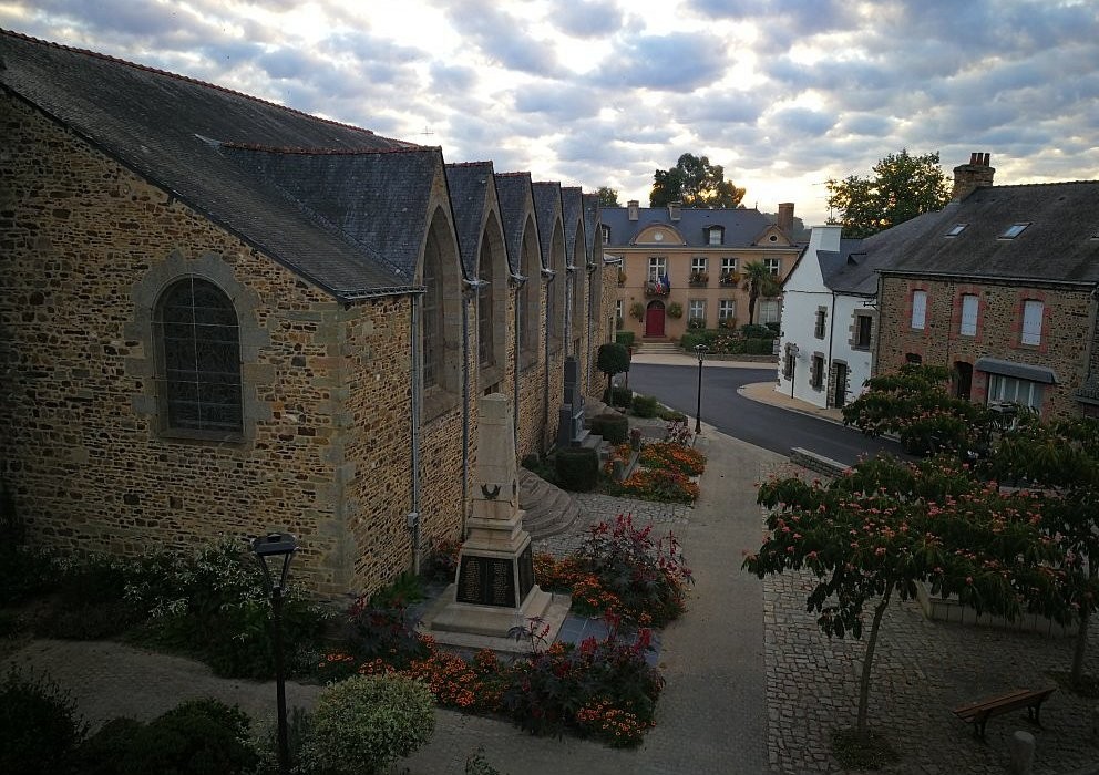 Hôtel-Restaurant Au Relais Du Porhoët, Hôtel à Guilliers