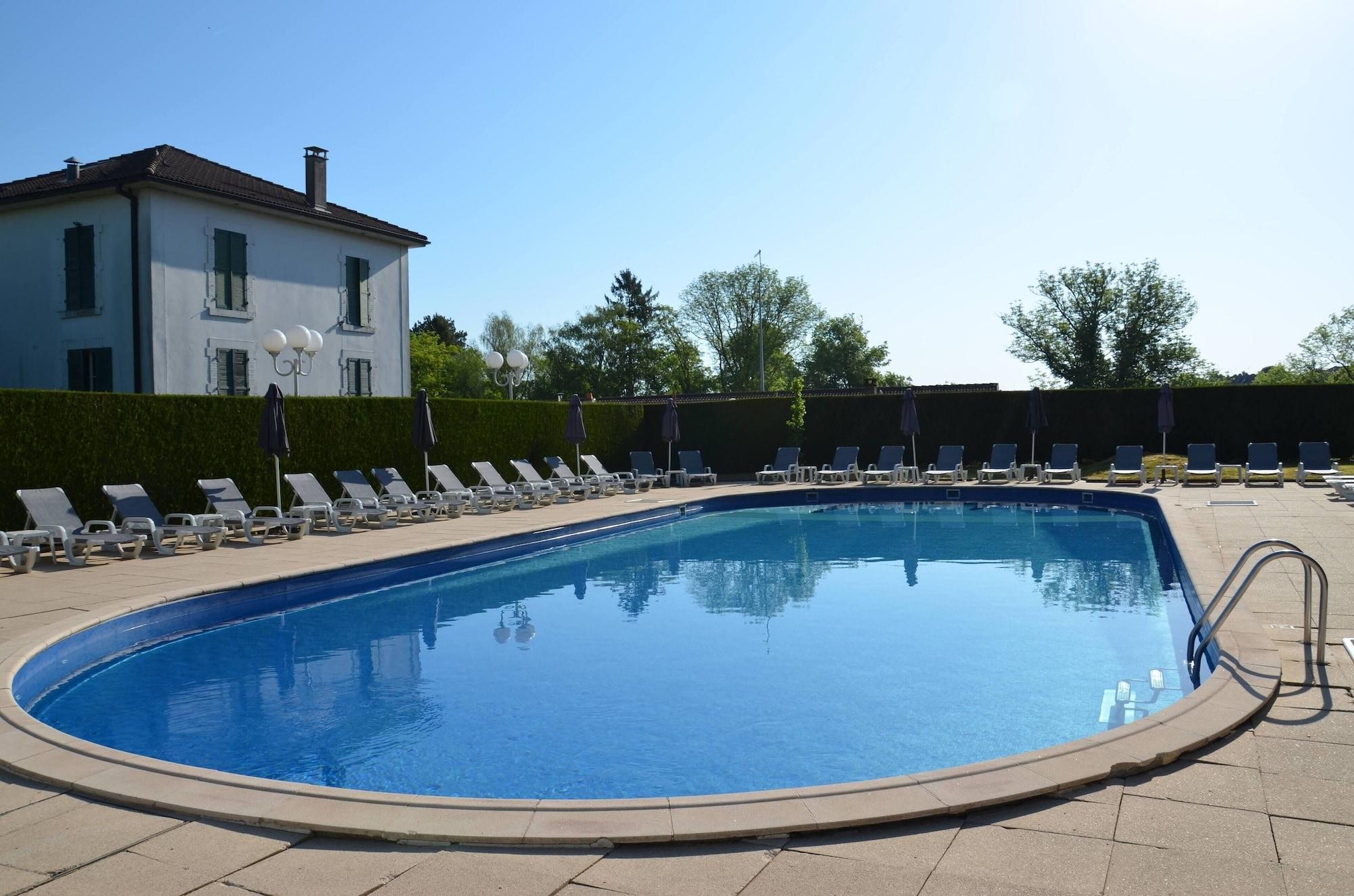 Cosmos, Hôtel à Contrexéville