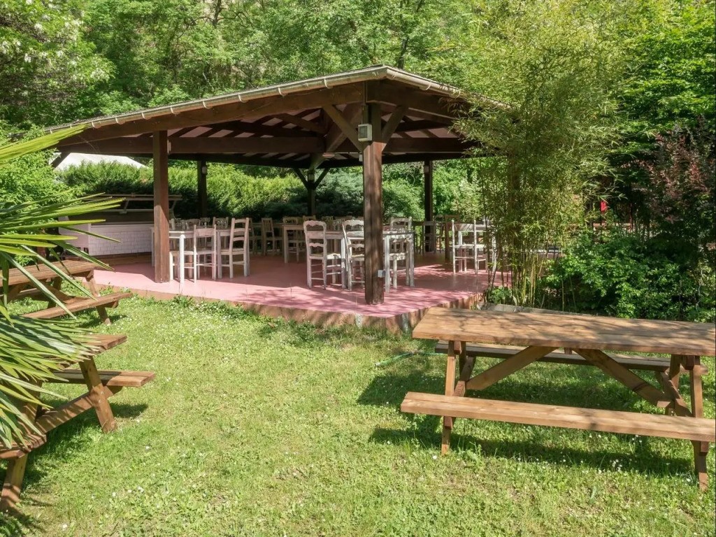 Logis Hôtel La Cascade, Hôtel à Saint-Genis-les-Ollières