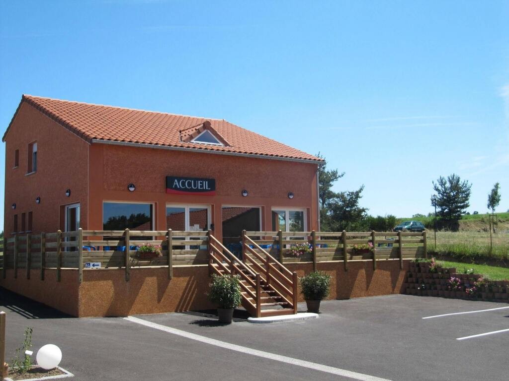 HOTEL CANTAL COTTAGES, Hôtel à Saint-Georges