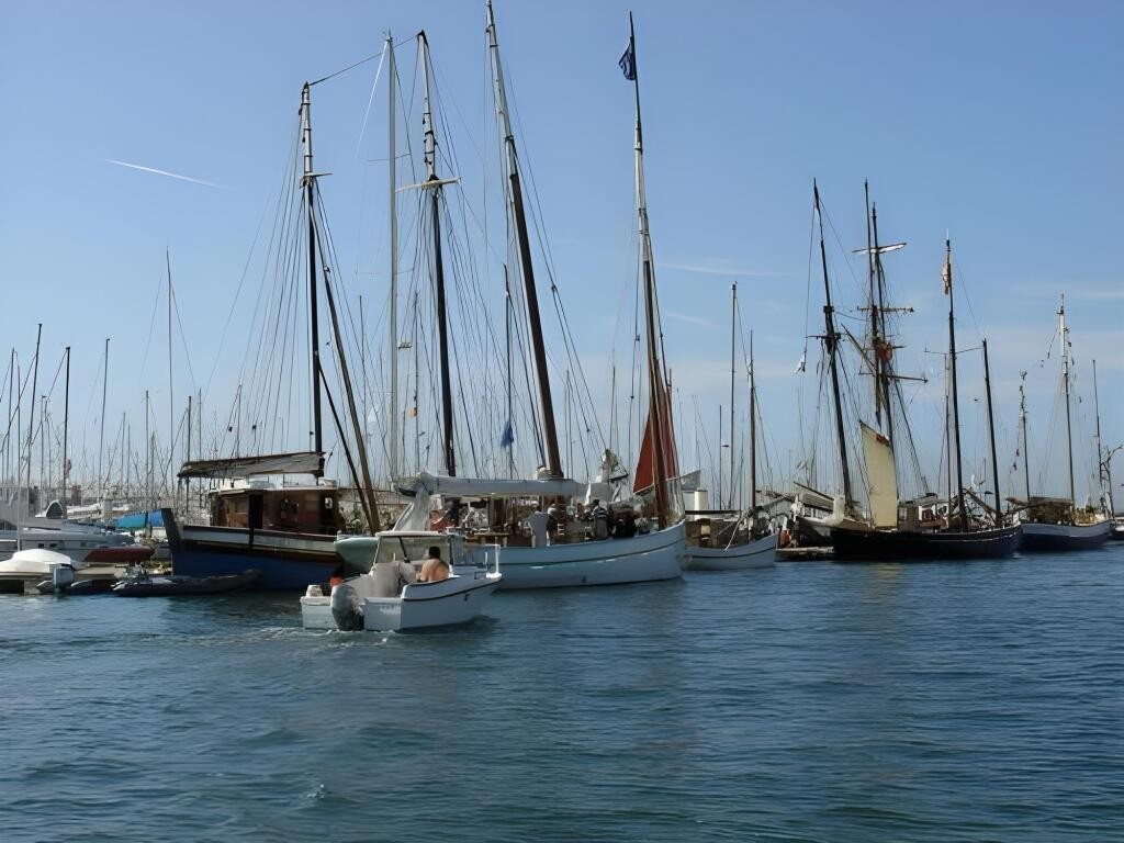 Hôtel Le Tiburon, Hôtel à Cherbourg-en-Cotentin
