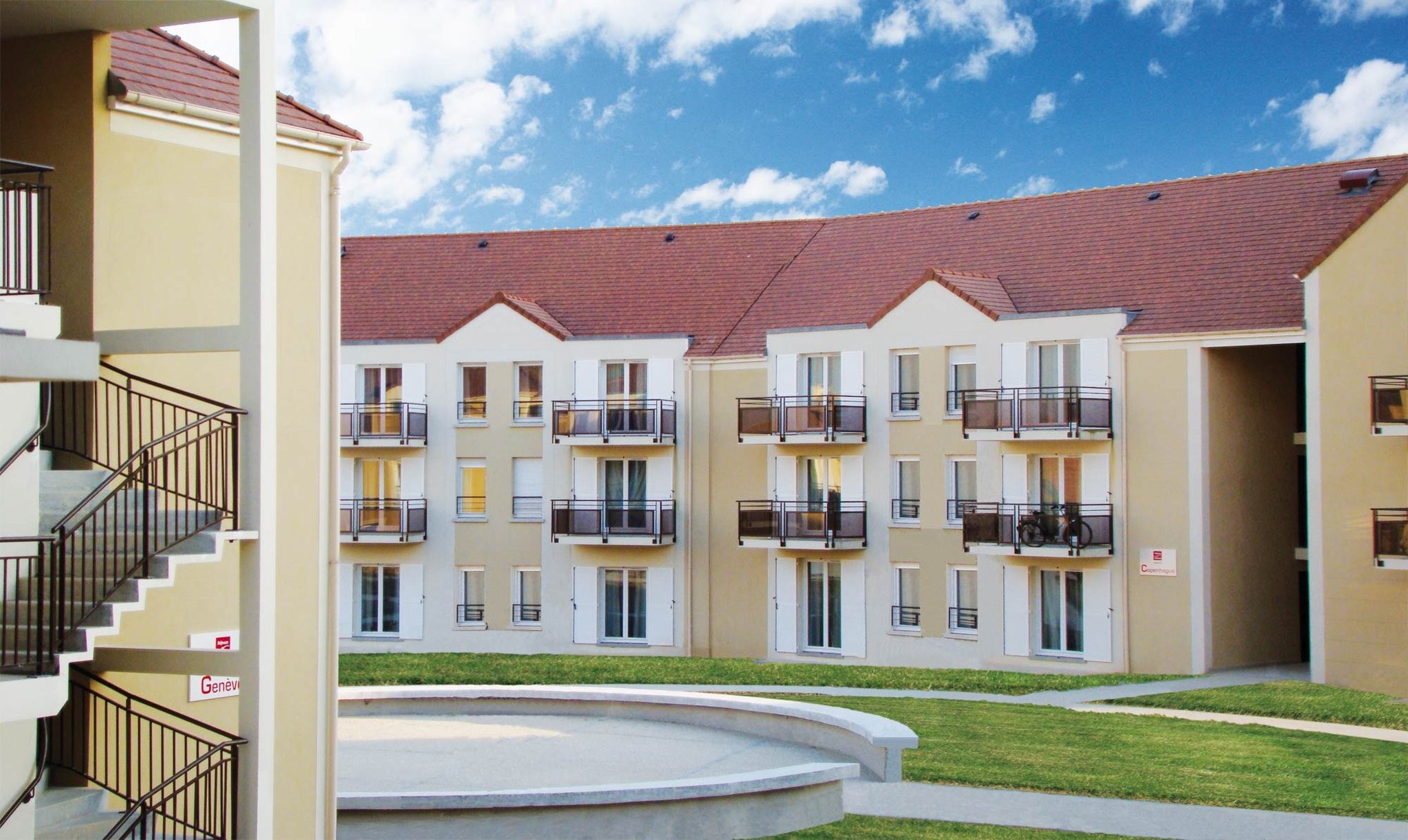 Séjours & Affaires Roissy Village, Résidence Hôtelière à Roissy-en-France