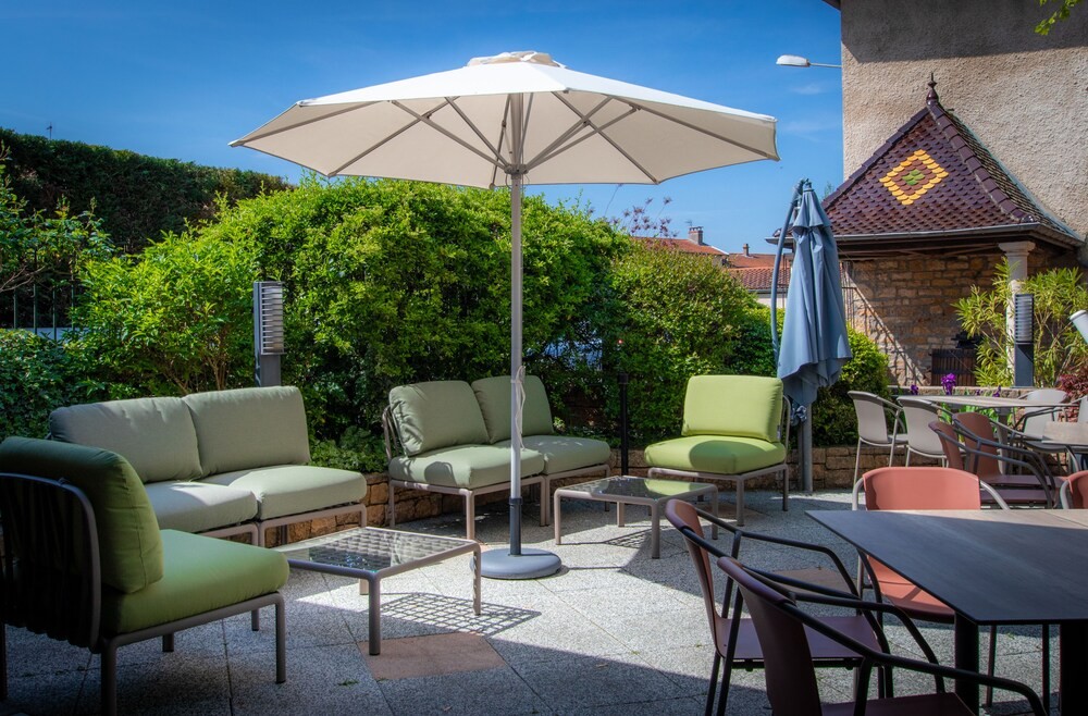 Logis Hôtel Tante Yvonne, Hôtel à Quincieux